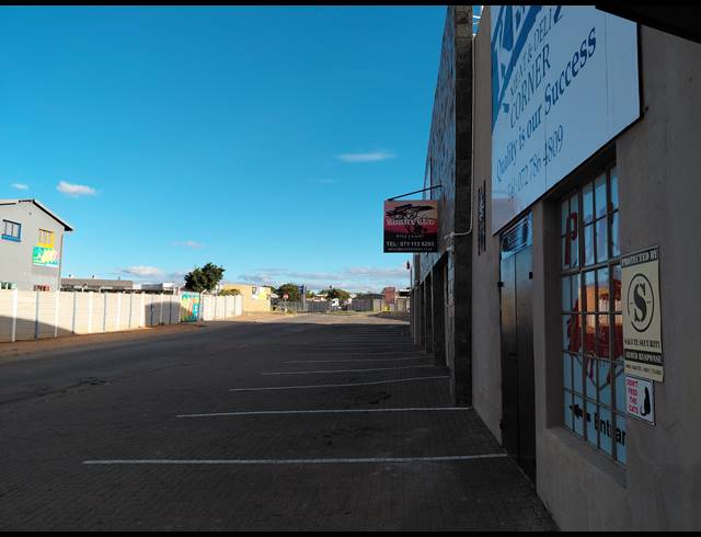 3,569M² BUSINESS CENTRE FOR SALE IN FUTURA INDUSTRIAL